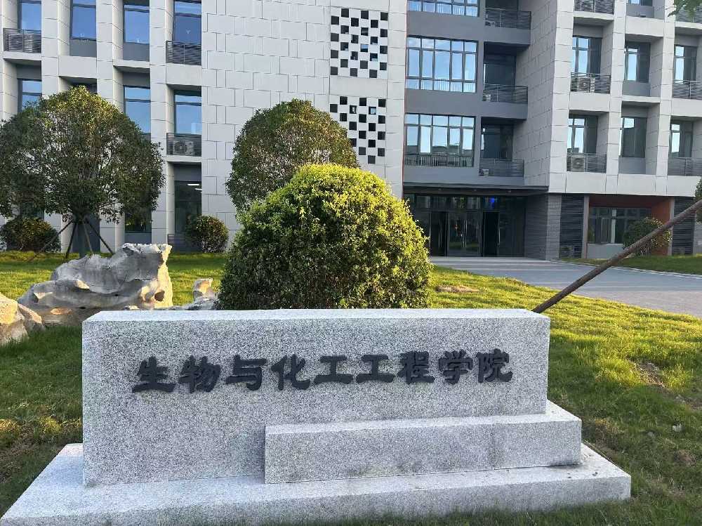 庄浪县扬州职业大学体育场高杆灯项目
